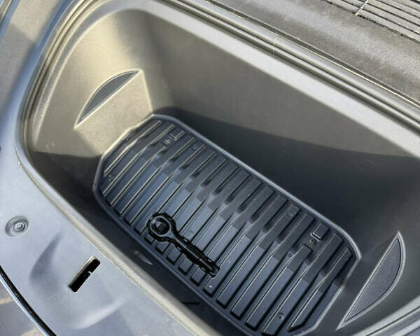 Сірий Тесла Model Y, об'ємом двигуна 0 л та пробігом 47 тис. км за 29500 $, фото 27 на Automoto.ua