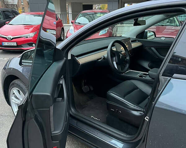 Серый Тесла Model Y, объемом двигателя 0 л и пробегом 35 тыс. км за 28900 $, фото 4 на Automoto.ua