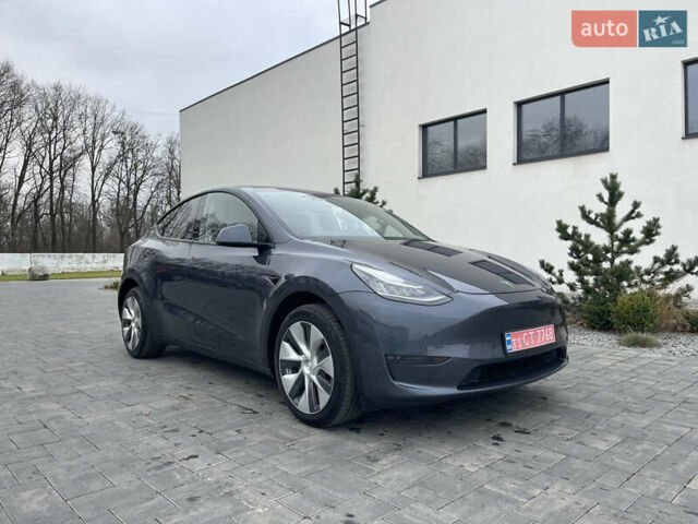 Сірий Тесла Model Y, об'ємом двигуна 0 л та пробігом 65 тис. км за 25500 $, фото 2 на Automoto.ua