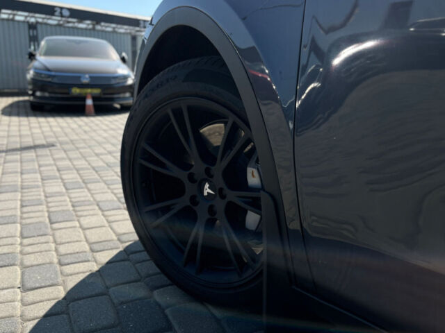 Серый Тесла Model Y, объемом двигателя 82 л и пробегом 22 тыс. км за 27000 $, фото 5 на Automoto.ua