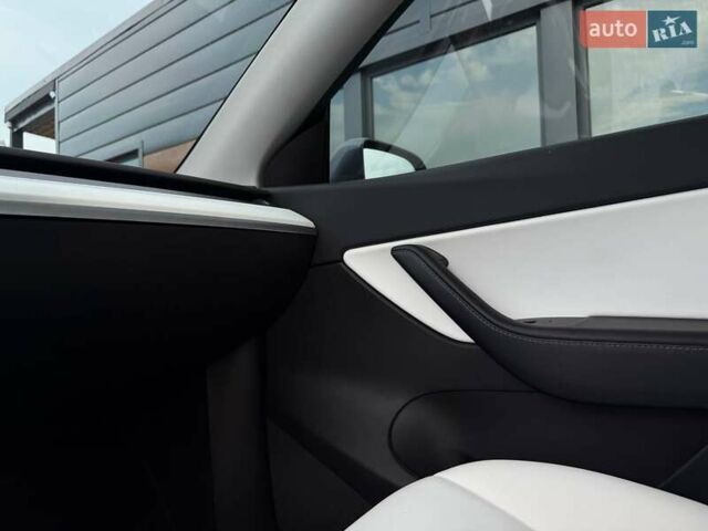Серый Тесла Model Y, объемом двигателя 0 л и пробегом 85 тыс. км за 23900 $, фото 41 на Automoto.ua