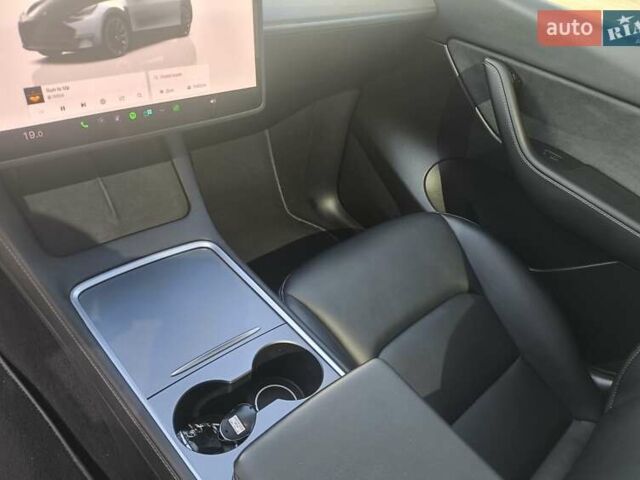 Серый Тесла Model Y, объемом двигателя 0 л и пробегом 77 тыс. км за 30999 $, фото 28 на Automoto.ua
