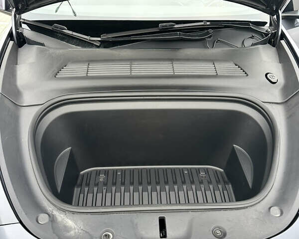 Серый Тесла Model Y, объемом двигателя 0 л и пробегом 58 тыс. км за 28500 $, фото 25 на Automoto.ua