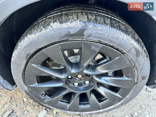 Серый Тесла Model Y, объемом двигателя 0 л и пробегом 65 тыс. км за 19300 $, фото 23 на Automoto.ua