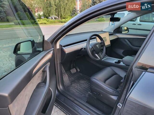 Серый Тесла Model Y, объемом двигателя 0 л и пробегом 49 тыс. км за 26950 $, фото 12 на Automoto.ua