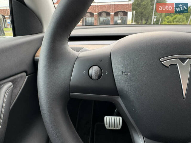 Серый Тесла Model Y, объемом двигателя 0 л и пробегом 27 тыс. км за 27500 $, фото 22 на Automoto.ua
