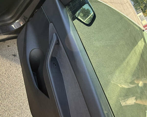 Серый Тесла Model Y, объемом двигателя 0 л и пробегом 34 тыс. км за 24000 $, фото 4 на Automoto.ua