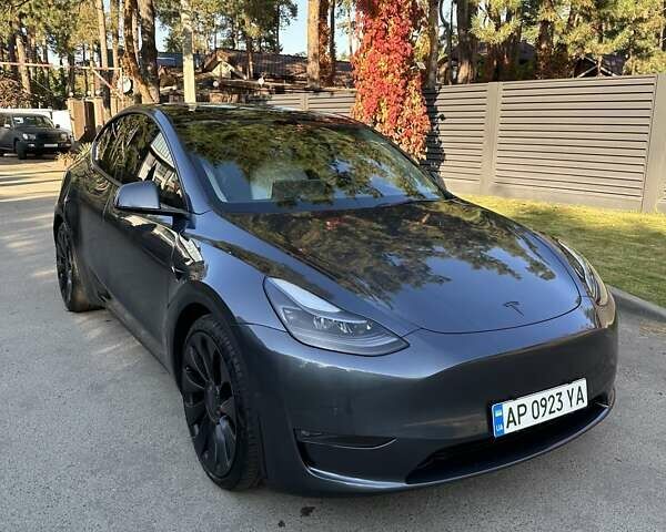 Серый Тесла Model Y, объемом двигателя 0 л и пробегом 28 тыс. км за 32999 $, фото 3 на Automoto.ua