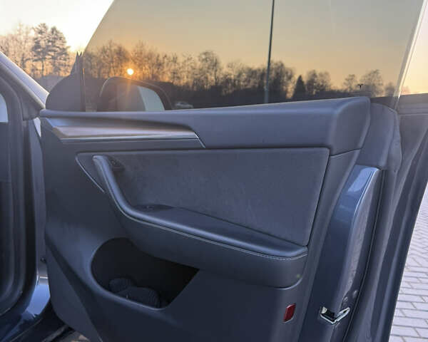 Серый Тесла Model Y, объемом двигателя 0 л и пробегом 37 тыс. км за 30000 $, фото 16 на Automoto.ua
