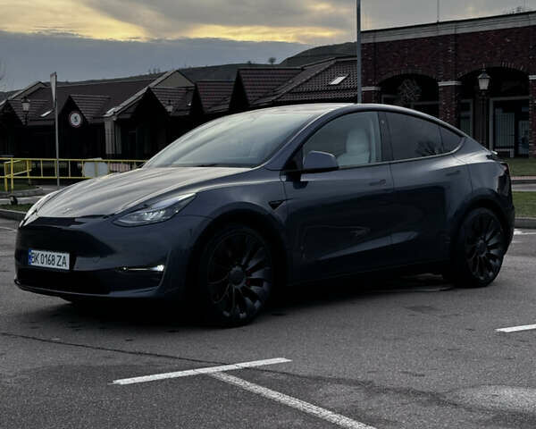 Серый Тесла Model Y, объемом двигателя 0 л и пробегом 26 тыс. км за 28900 $, фото 2 на Automoto.ua