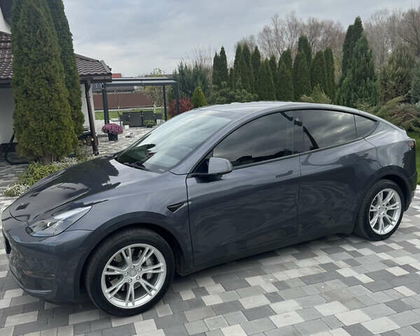 Серый Тесла Model Y, объемом двигателя 0 л и пробегом 39 тыс. км за 29800 $, фото 2 на Automoto.ua