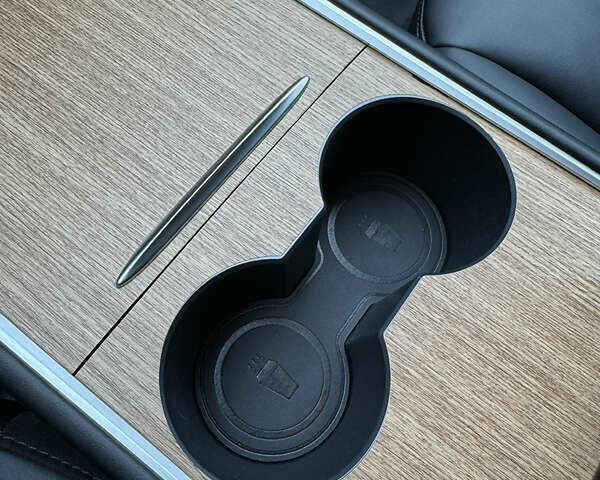 Серый Тесла Model Y, объемом двигателя 0 л и пробегом 58 тыс. км за 25000 $, фото 21 на Automoto.ua