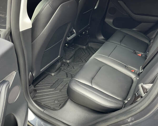 Серый Тесла Model Y, объемом двигателя 0 л и пробегом 65 тыс. км за 27400 $, фото 7 на Automoto.ua