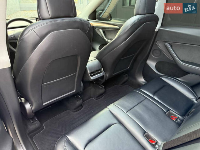 Тесла Model Y 2022 у Луцьку на Automoto.ua Сірий Тесла Model Y, об'ємом двигуна 0 л та пробігом 215 тис. км за 20900 $, фото 5 на Automoto.ua