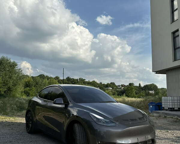 Серый Тесла Model Y, объемом двигателя 0 л и пробегом 41 тыс. км за 30000 $, фото 2 на Automoto.ua