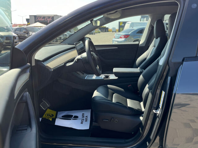 Серый Тесла Model Y, объемом двигателя 82 л и пробегом 22 тыс. км за 27000 $, фото 8 на Automoto.ua