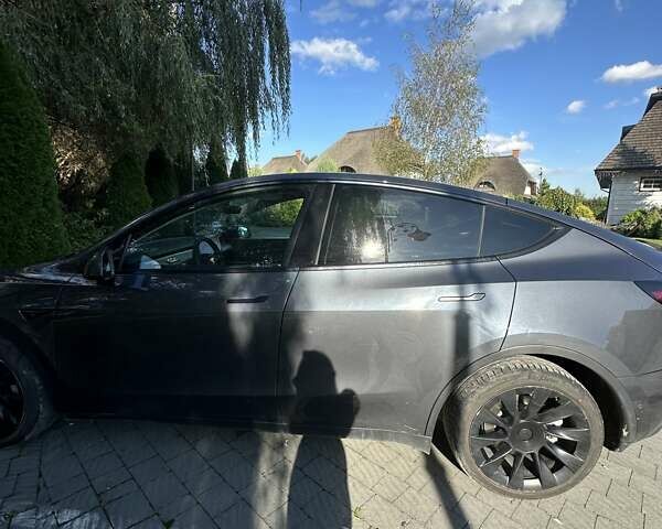 Серый Тесла Model Y, объемом двигателя 0 л и пробегом 60 тыс. км за 28999 $, фото 4 на Automoto.ua