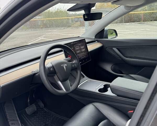 Серый Тесла Model Y, объемом двигателя 0 л и пробегом 61 тыс. км за 25500 $, фото 19 на Automoto.ua