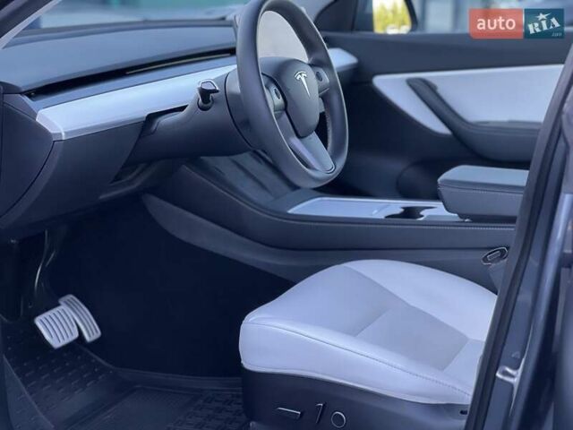 Сірий Тесла Model Y, об'ємом двигуна 0 л та пробігом 25 тис. км за 33000 $, фото 57 на Automoto.ua