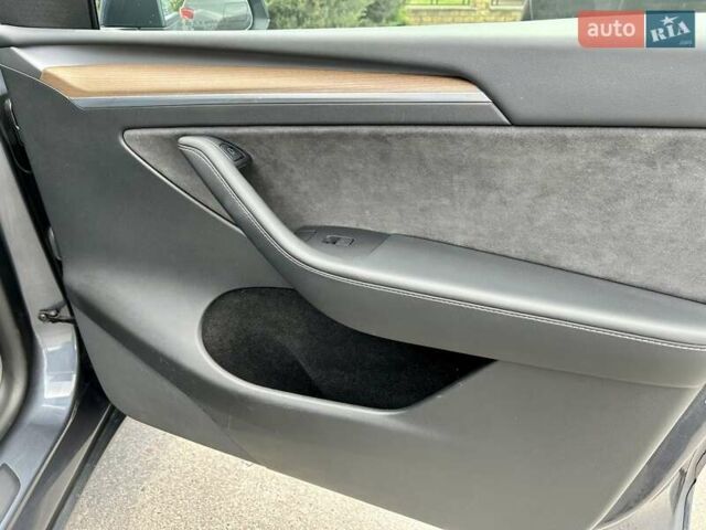 Серый Тесла Model Y, объемом двигателя 0 л и пробегом 56 тыс. км за 28500 $, фото 39 на Automoto.ua