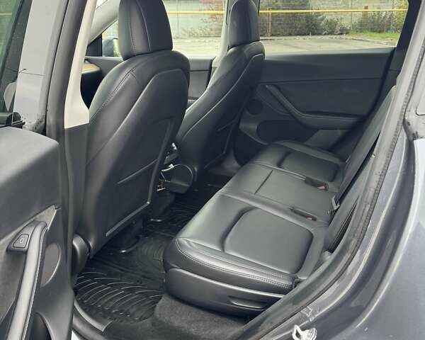 Серый Тесла Model Y, объемом двигателя 0 л и пробегом 61 тыс. км за 25500 $, фото 21 на Automoto.ua
