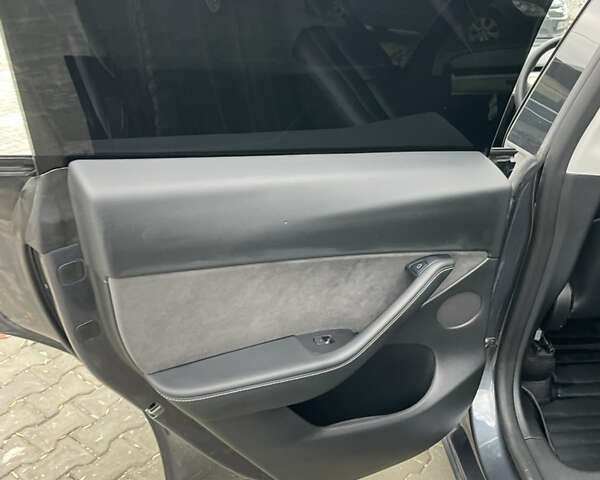 Сірий Тесла Model Y, об'ємом двигуна 0 л та пробігом 118 тис. км за 25900 $, фото 27 на Automoto.ua