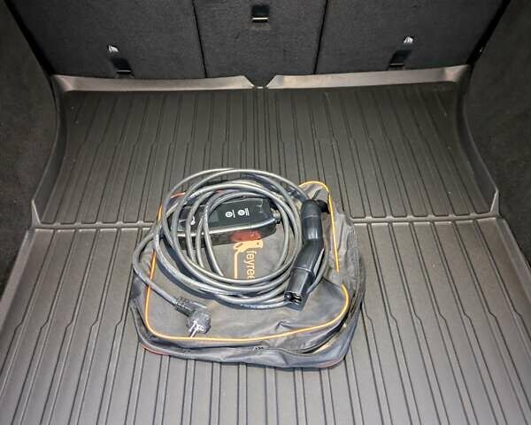 Серый Тесла Model Y, объемом двигателя 0 л и пробегом 27 тыс. км за 25900 $, фото 14 на Automoto.ua