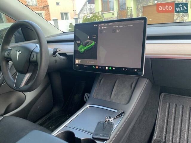 Серый Тесла Model Y, объемом двигателя 0 л и пробегом 54 тыс. км за 24000 $, фото 4 на Automoto.ua