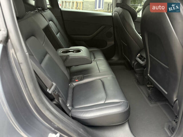 Серый Тесла Model Y, объемом двигателя 0 л и пробегом 53 тыс. км за 28000 $, фото 40 на Automoto.ua