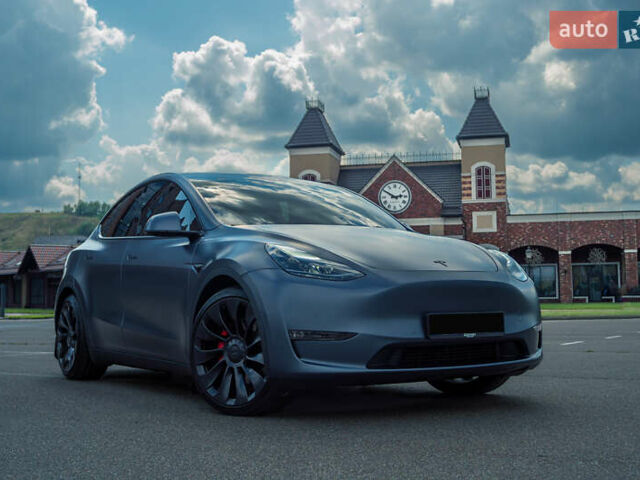 Серый Тесла Model Y, объемом двигателя 0 л и пробегом 26 тыс. км за 45500 $, фото 1 на Automoto.ua