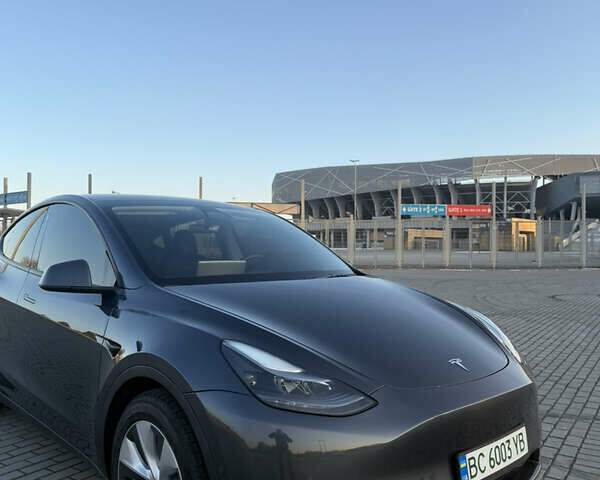 Серый Тесла Model Y, объемом двигателя 0 л и пробегом 37 тыс. км за 30000 $, фото 2 на Automoto.ua