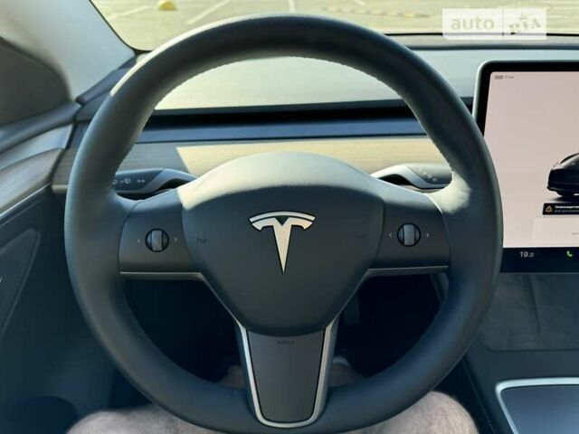 Серый Тесла Model Y, объемом двигателя 0 л и пробегом 15 тыс. км за 33500 $, фото 18 на Automoto.ua