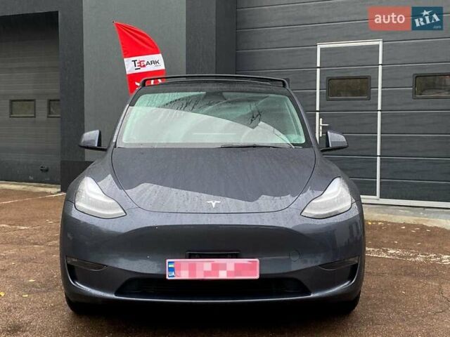 Серый Тесла Model Y, объемом двигателя 0 л и пробегом 61 тыс. км за 30999 $, фото 2 на Automoto.ua