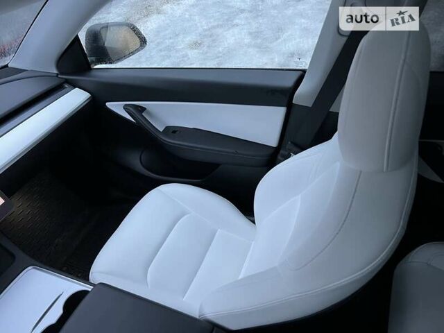 Серый Тесла Model Y, объемом двигателя 0 л и пробегом 19 тыс. км за 29999 $, фото 55 на Automoto.ua