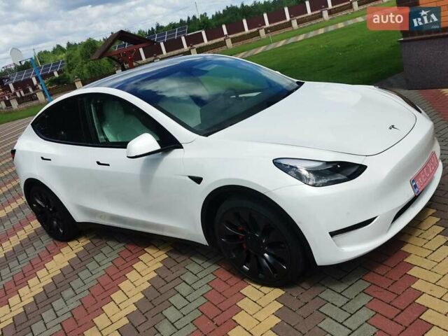 Серый Тесла Model Y, объемом двигателя 0 л и пробегом 4 тыс. км за 29999 $, фото 3 на Automoto.ua