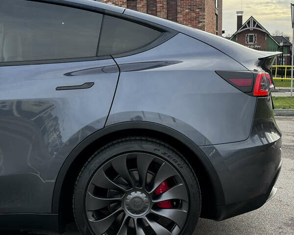 Серый Тесла Model Y, объемом двигателя 0 л и пробегом 26 тыс. км за 28900 $, фото 4 на Automoto.ua