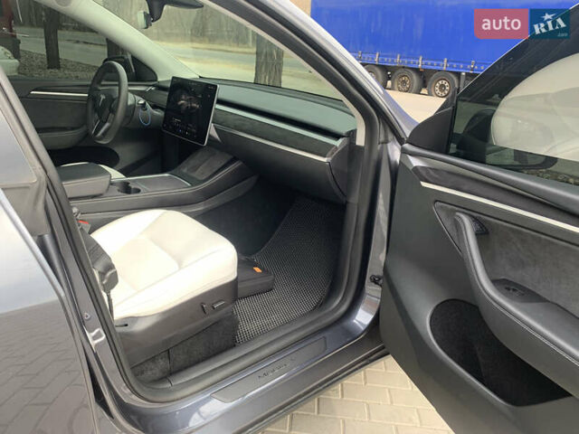 Серый Тесла Model Y, объемом двигателя 0 л и пробегом 29 тыс. км за 32700 $, фото 16 на Automoto.ua