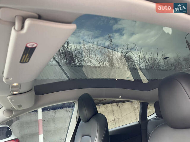 Серый Тесла Model Y, объемом двигателя 0 л и пробегом 65 тыс. км за 27400 $, фото 11 на Automoto.ua