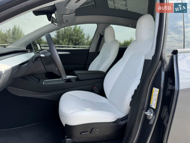 Тесла Model Y 2022 в Киеве на Automoto.ua Серый Тесла Model Y, объемом двигателя 0 л и пробегом 28 тыс. км за 29300 $, фото 27 на Automoto.ua