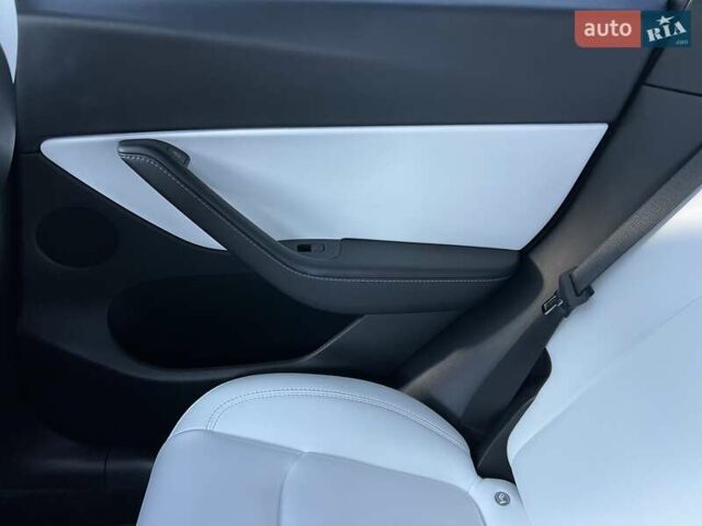 Серый Тесла Model Y, объемом двигателя 0 л и пробегом 25 тыс. км за 27000 $, фото 70 на Automoto.ua