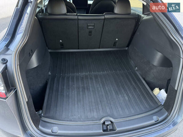 Серый Тесла Model Y, объемом двигателя 0 л и пробегом 100 тыс. км за 24500 $, фото 72 на Automoto.ua