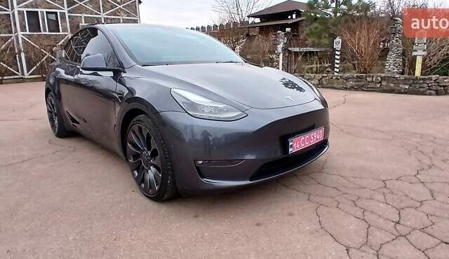 Серый Тесла Model Y, объемом двигателя 0 л и пробегом 65 тыс. км за 25700 $, фото 2 на Automoto.ua