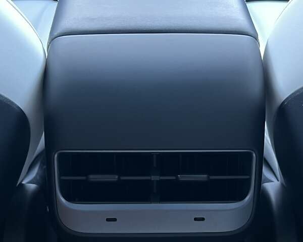 Серый Тесла Model Y, объемом двигателя 0 л и пробегом 25 тыс. км за 27000 $, фото 63 на Automoto.ua