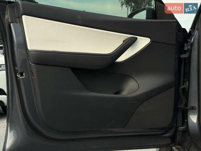 Серый Тесла Model Y, объемом двигателя 0 л и пробегом 85 тыс. км за 23900 $, фото 21 на Automoto.ua