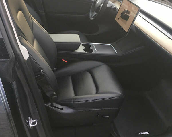 Сірий Тесла Model Y, об'ємом двигуна 0 л та пробігом 74 тис. км за 25999 $, фото 7 на Automoto.ua