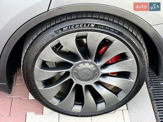 Серый Тесла Model Y, объемом двигателя 0 л и пробегом 25 тыс. км за 27000 $, фото 36 на Automoto.ua