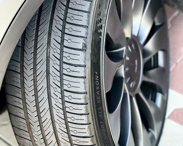 Серый Тесла Model Y, объемом двигателя 0 л и пробегом 25 тыс. км за 27000 $, фото 37 на Automoto.ua