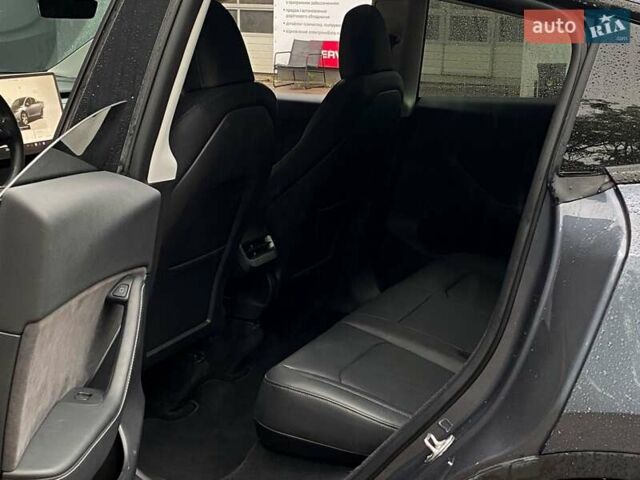 Серый Тесла Model Y, объемом двигателя 0 л и пробегом 61 тыс. км за 30999 $, фото 13 на Automoto.ua