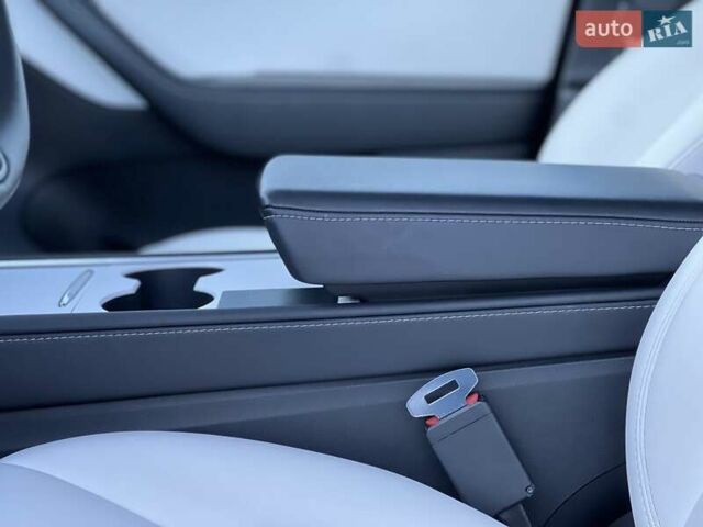 Сірий Тесла Model Y, об'ємом двигуна 0 л та пробігом 25 тис. км за 33000 $, фото 60 на Automoto.ua