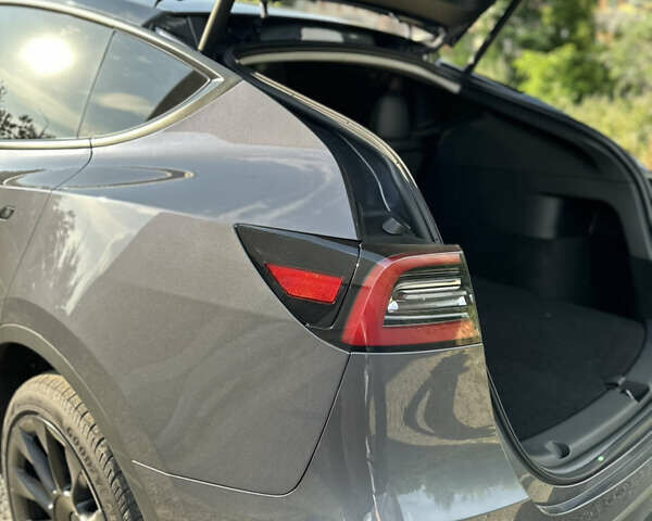Серый Тесла Model Y, объемом двигателя 0 л и пробегом 41 тыс. км за 30000 $, фото 41 на Automoto.ua